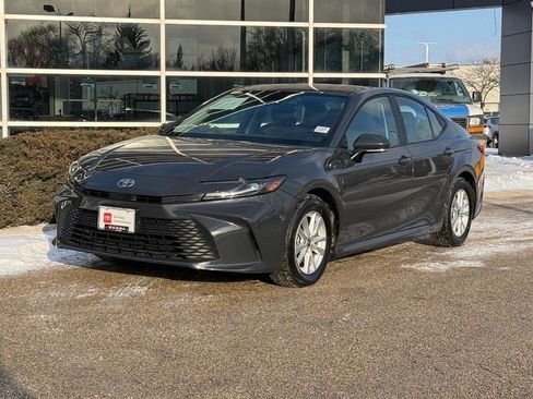 Used 2025 Toyota Camry LE image 7
