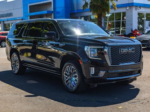 Used 2024 GMC Yukon XL Denali Ultimate AWD/4WD image 6