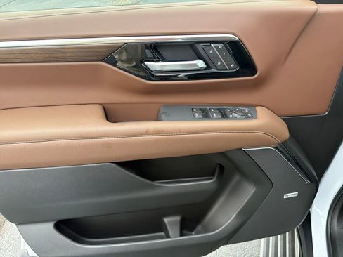 New 2026 Chevrolet Suburban High Country image 11