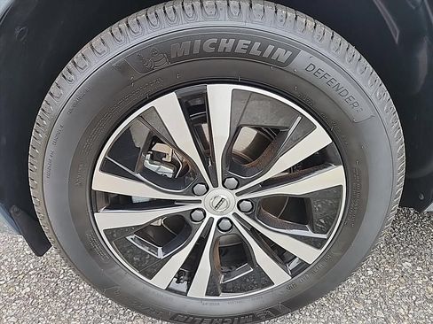 Certified 2024 Volvo XC60 B5 Core AWD/4WD image 9