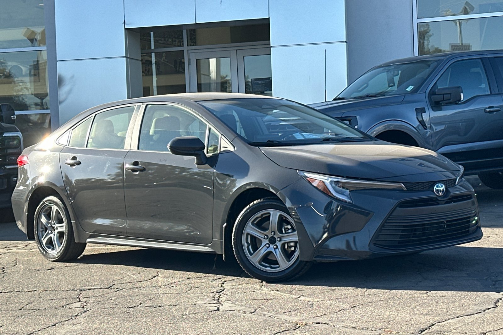 Used 2024 Toyota Corolla LE FWD image 2