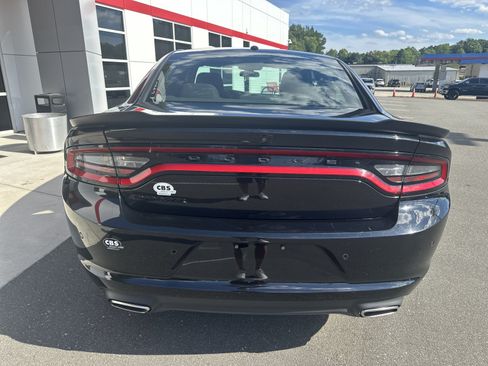 Used 2022 Dodge Charger SXT w/ Blacktop Package RWD image 7