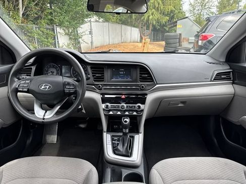 Used 2020 Hyundai Elantra SE FWD image 11