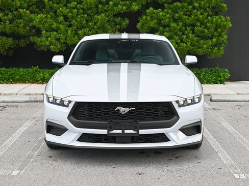 Used 2025 Ford Mustang Coupe RWD image 2