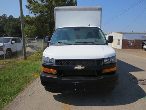 Used 2021 Chevrolet Express 3500 image 3