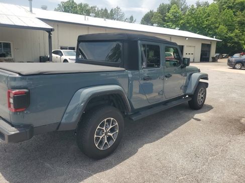 Used 2024 Jeep Gladiator Sport AWD/4WD image 6