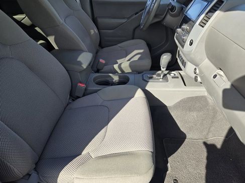 Used 2020 Nissan Frontier SV w/ Midnight Edition Floor Mats image 13