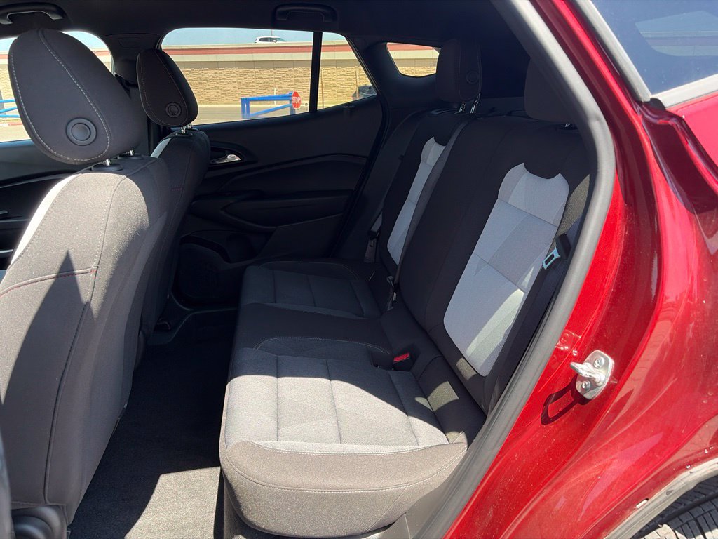 Used 2025 Chevrolet Trax RS w/ Driver Confidence Package FWD image 17