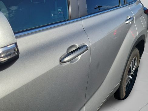 Used 2023 Toyota Highlander XLE FWD image 28