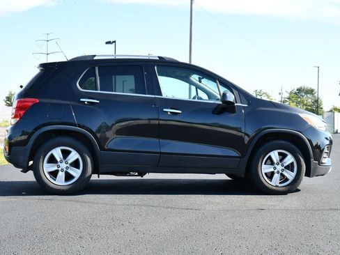 Used 2019 Chevrolet Trax LT w/ LT Convenience Package FWD image 8