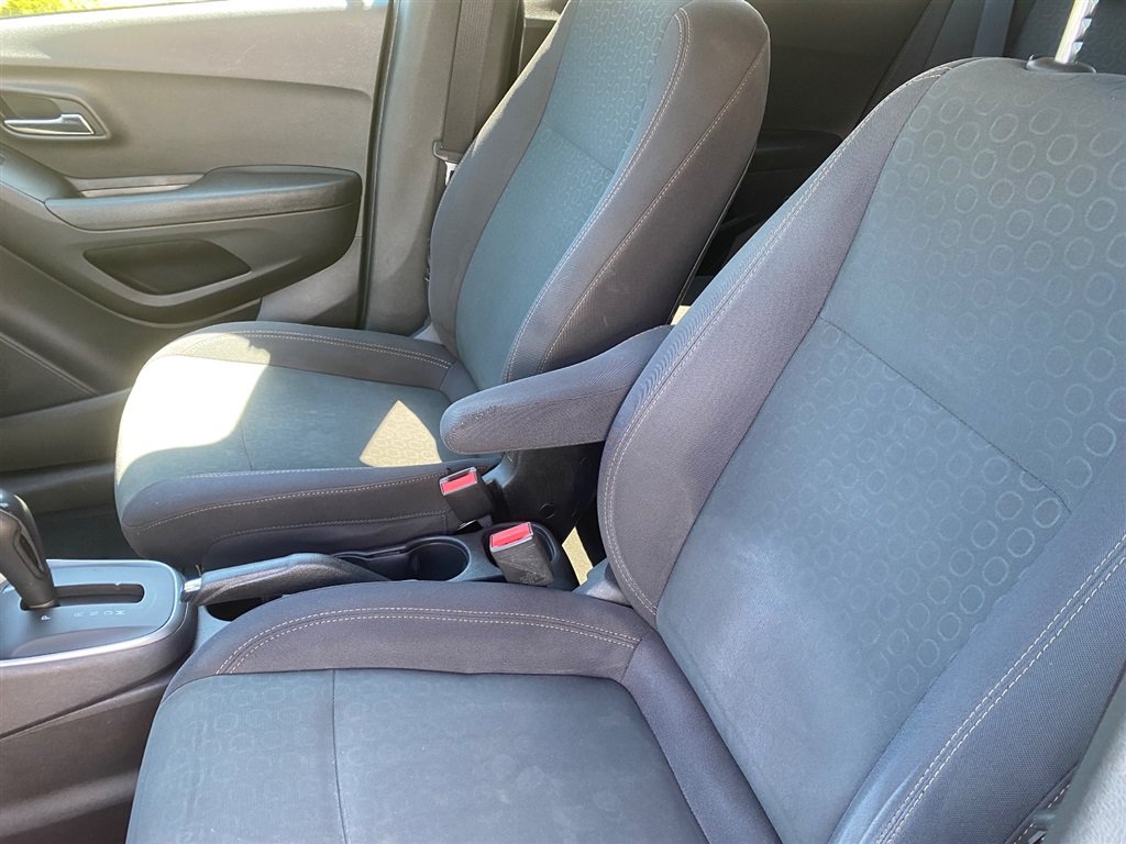 Used 2019 Chevrolet Trax LS w/ Tint and Cruise Package AWD/4WD image 9