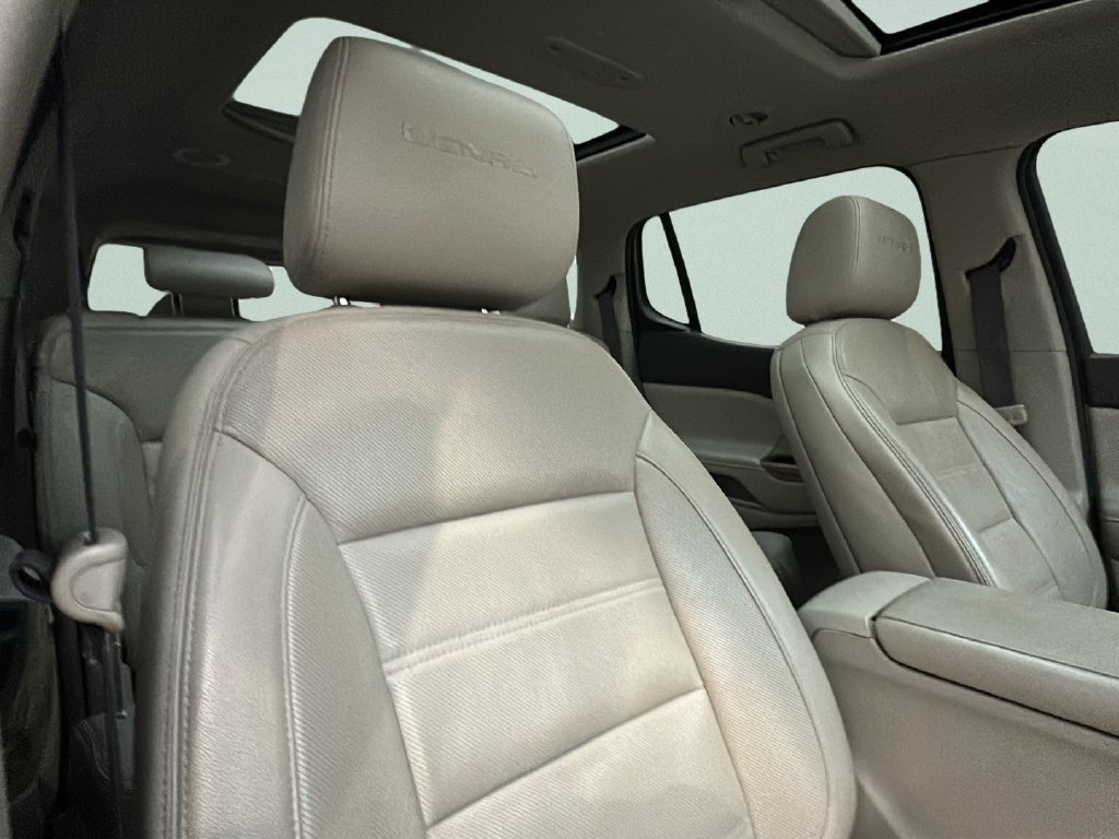 Used 2018 GMC Acadia Denali w/ Technology Package AWD/4WD image 26