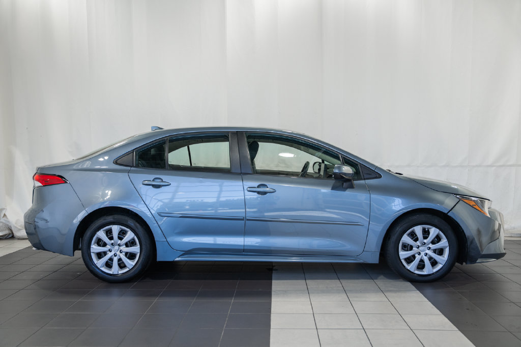 Used 2024 Toyota Corolla LE FWD image 3