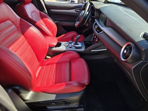 Used 2022 Alfa Romeo Stelvio Veloce AWD/4WD image 15