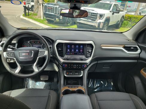 Used 2023 GMC Acadia SLE w/ Driver Convenience Package FWD image 17