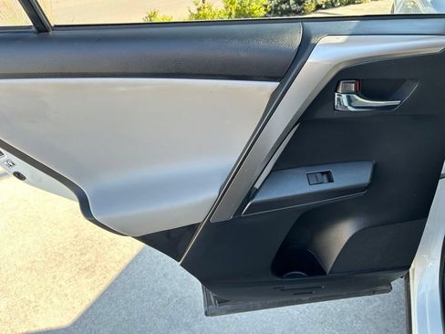 Used 2018 Toyota RAV4 XLE FWD image 26