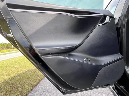 Used 2018 Tesla Model S 100D image 36