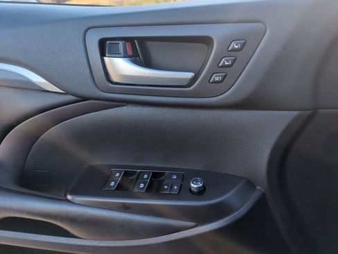 Used 2019 Toyota Highlander Limited image 24