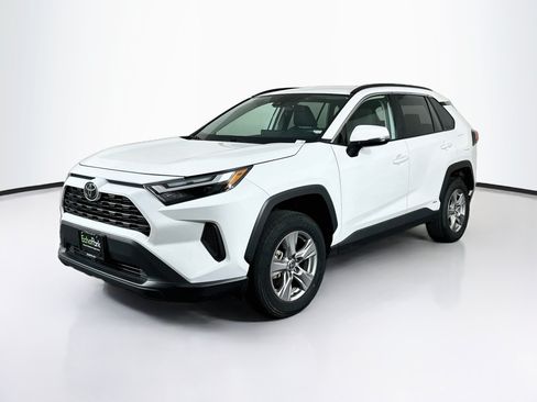 Used 2025 Toyota RAV4 XLE AWD/4WD image 3