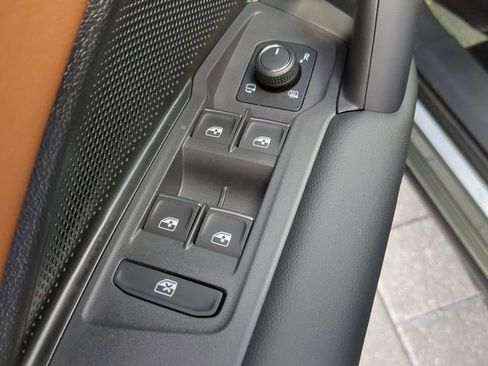 New 2026 Volkswagen Tiguan SEL R-Line image 18