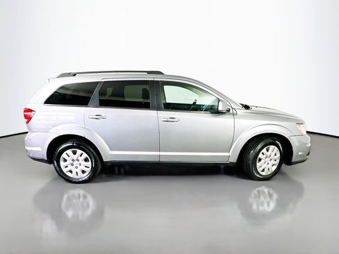 Used 2019 Dodge Journey SE FWD image 8