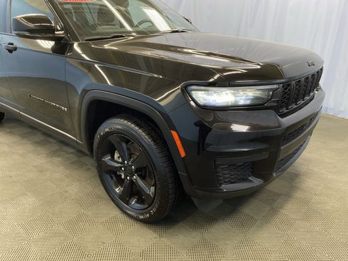 Used 2023 Jeep Grand Cherokee L Laredo image 46