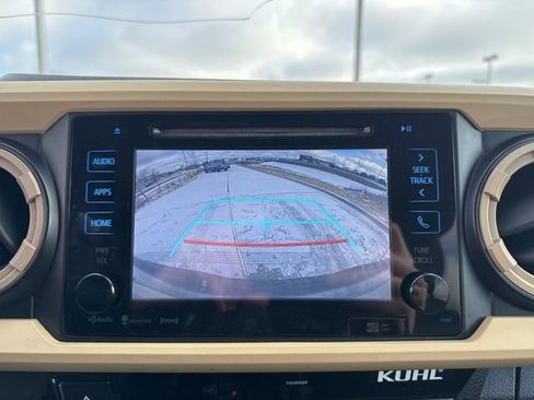 Used 2017 Toyota Tacoma TRD Sport w/ Tow Package image 30