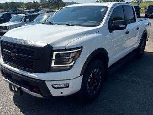 Used 2024 Nissan Titan PRO-4X w/ Pro-4x Convenience Package AWD/4WD image 3