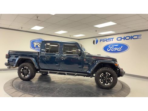 Used 2025 Jeep Gladiator Rubicon image 3