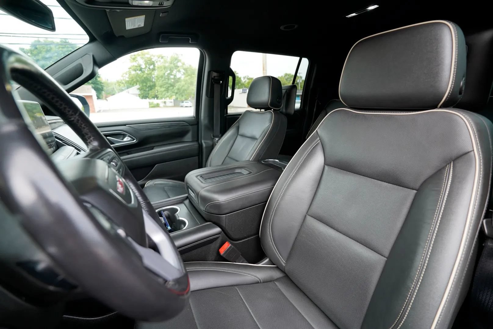 Used 2021 GMC Yukon XL SLT w/ Rear Media and Nav Package AWD/4WD image 25