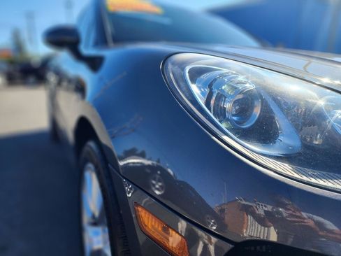 Used 2015 Porsche Macan Turbo AWD/4WD image 37