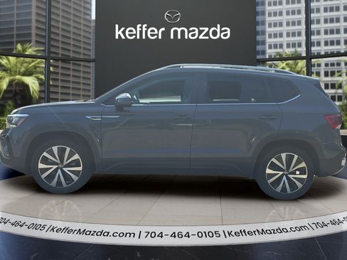 Used 2022 Volkswagen Taos SE w/ Panoramic Sunroof Package AWD/4WD image 4