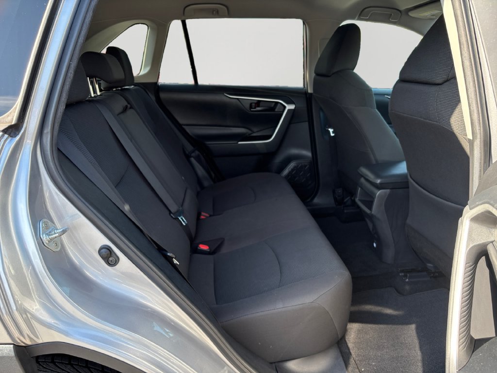 Used 2021 Toyota RAV4 LE FWD image 13