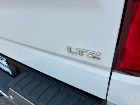 Used 2019 Chevrolet Silverado 1500 LTZ w/ LTZ Premium Package AWD/4WD image 8
