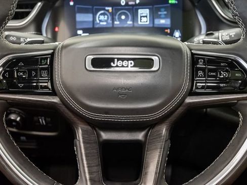 Certified 2022 Jeep Grand Cherokee Overland w/ Luxury Tech Group IV AWD/4WD image 16