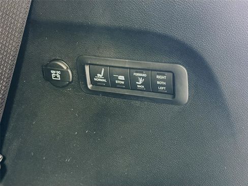 Used 2024 Chrysler Pacifica Pinnacle w/ Trailer Tow Group AWD/4WD image 24