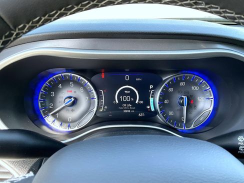 Used 2025 Chrysler Pacifica Select image 12