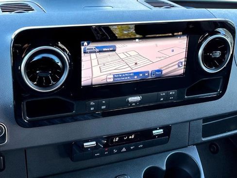 Used 2025 Mercedes-Benz Sprinter 2500 image 5