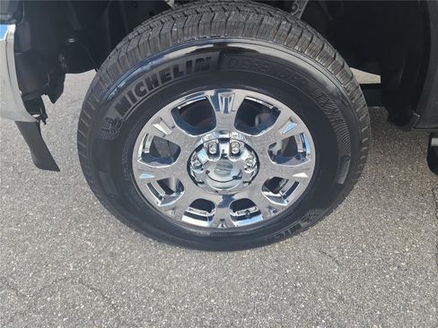 Used 2020 Ford F250 Lariat w/ Chrome Package image 9