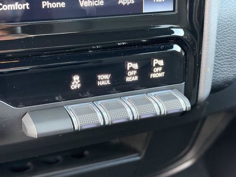 Used 2026 RAM 2500 Big Horn AWD/4WD image 28