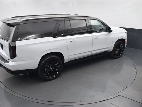 Certified 2026 Cadillac Escalade ESV Platinum Sport w/ LPO, ONYX Package AWD/4WD image 47