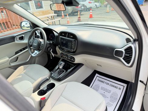 Used 2022 Kia Soul LX w/ Technology Package FWD image 39