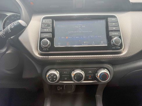 Used 2020 Nissan Kicks S FWD image 11