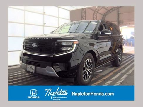 Used 2025 Ford Expedition Platinum AWD/4WD image 1