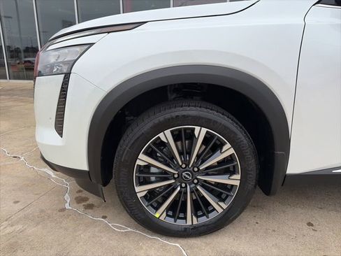 New 2026 Nissan Pathfinder Platinum image 7