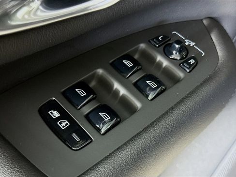 Certified 2025 Volvo XC90 B6 Plus image 18