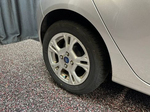 Used 2014 Ford Fiesta SE FWD image 33