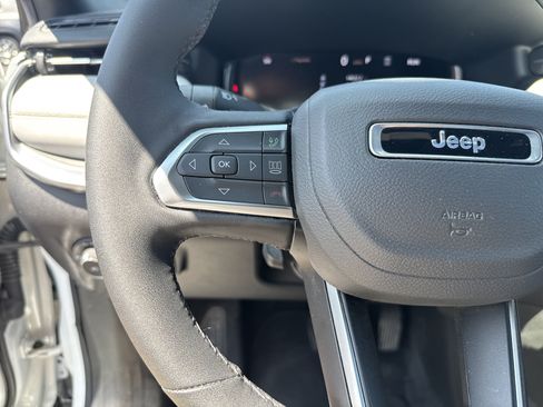 Used 2025 Jeep Compass Limited w/ Elite Group AWD/4WD image 18