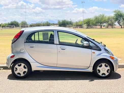 Used 2012 Mitsubishi i SE RWD image 6