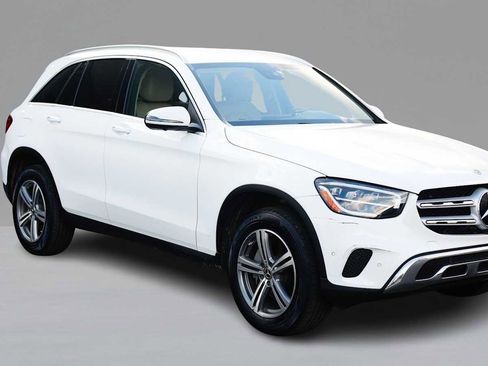 Used 2022 Mercedes-Benz GLC 300 4MATIC image 3